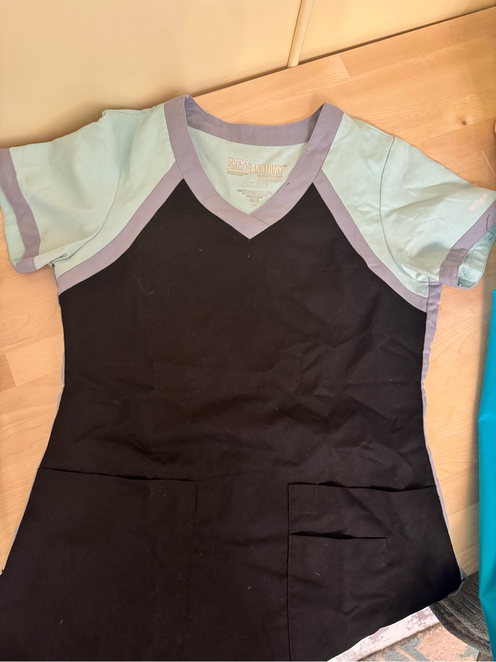 Grey's Anatomy By Bardo V-Neck Colorblock Scrub Top in Black and Mint